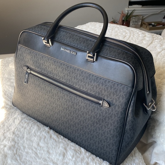 Michael Kors Large Weekender - Picture 2 of 4